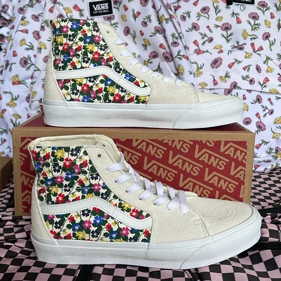 Vans WMNS Sk8-Hi Tapered
Floral White
VN0A5KRUWHT
Sneakers - Picture 1 of 16